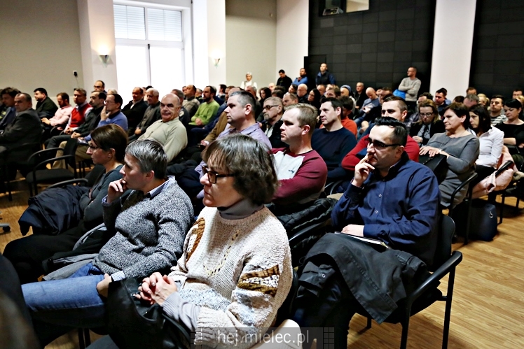 Otwarta rozprawa administracyjna dotycząca firmy Kronospan