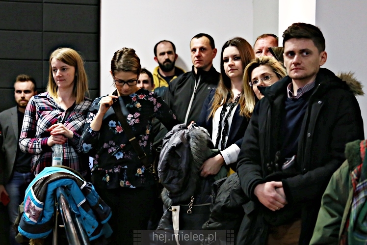 Otwarta rozprawa administracyjna dotycząca firmy Kronospan