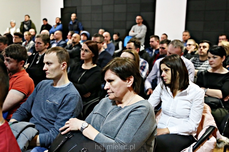 Otwarta rozprawa administracyjna dotycząca firmy Kronospan