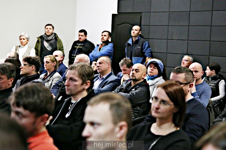 Otwarta rozprawa administracyjna dotycząca firmy Kronospan