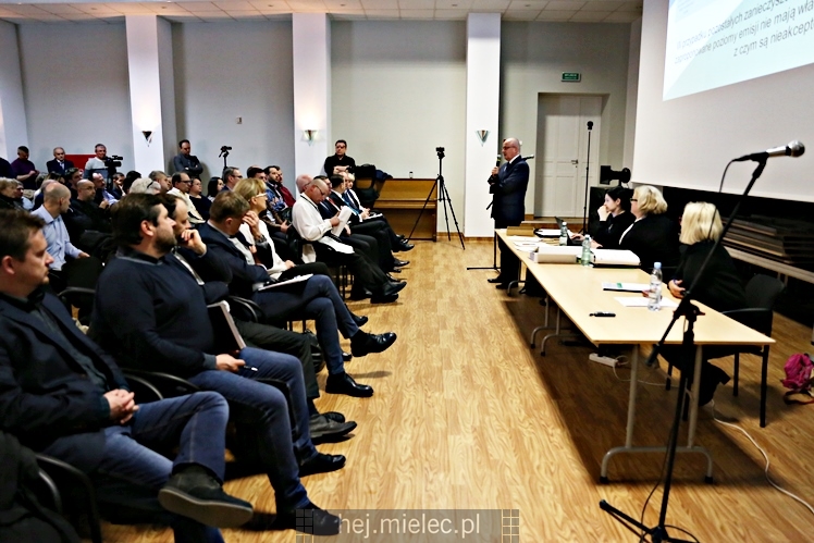 Otwarta rozprawa administracyjna dotycząca firmy Kronospan