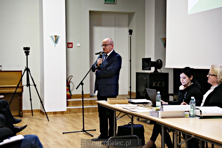 Otwarta rozprawa administracyjna dotycząca firmy Kronospan