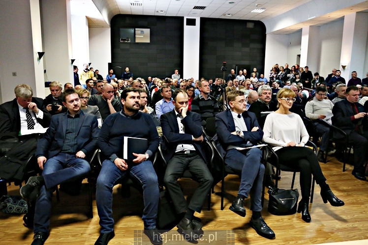 Otwarta rozprawa administracyjna dotycząca firmy Kronospan