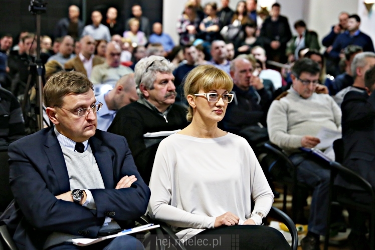 Otwarta rozprawa administracyjna dotycząca firmy Kronospan