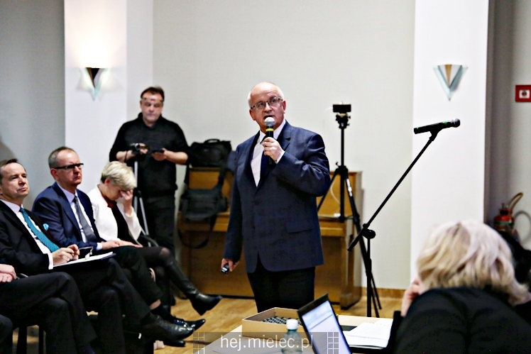 Otwarta rozprawa administracyjna dotycząca firmy Kronospan