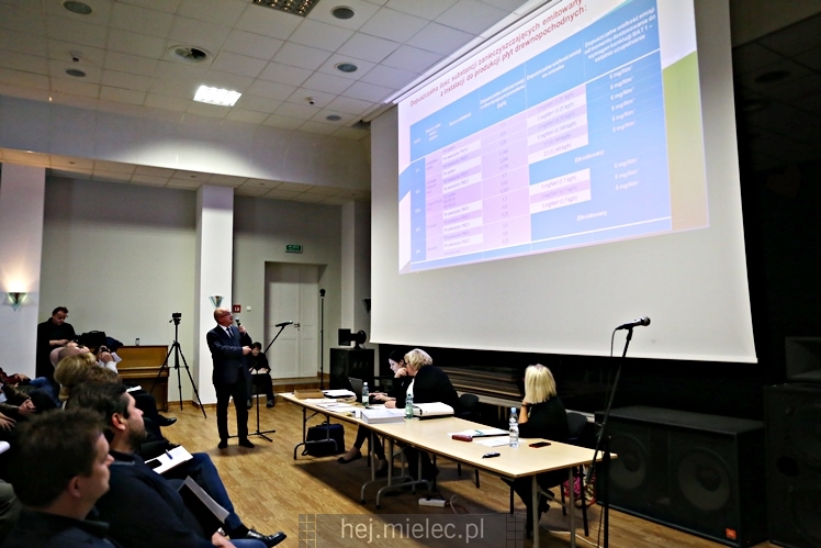 Otwarta rozprawa administracyjna dotycząca firmy Kronospan