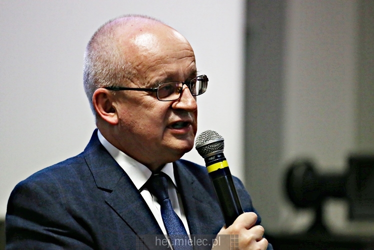 Otwarta rozprawa administracyjna dotycząca firmy Kronospan