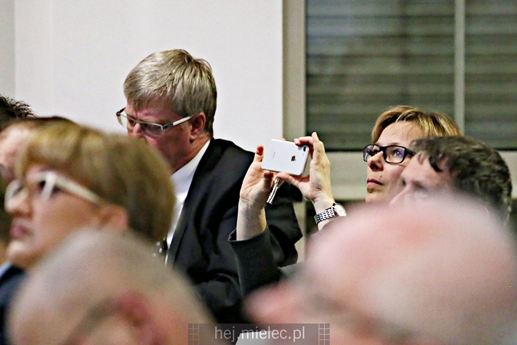 Otwarta rozprawa administracyjna dotycząca firmy Kronospan