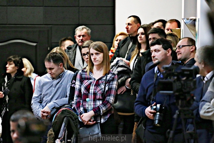 Otwarta rozprawa administracyjna dotycząca firmy Kronospan