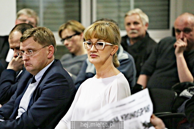 Otwarta rozprawa administracyjna dotycząca firmy Kronospan