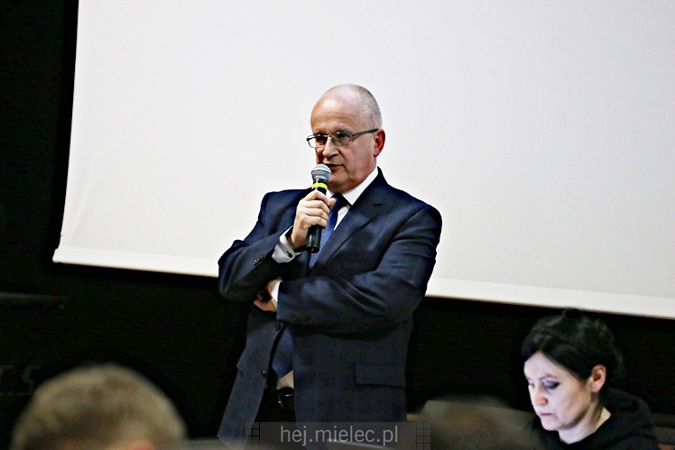 Otwarta rozprawa administracyjna dotycząca firmy Kronospan