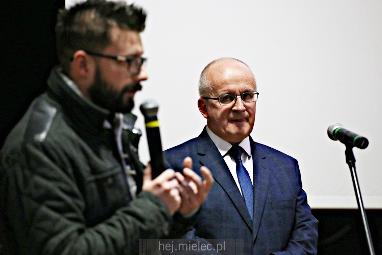Otwarta rozprawa administracyjna dotycząca firmy Kronospan