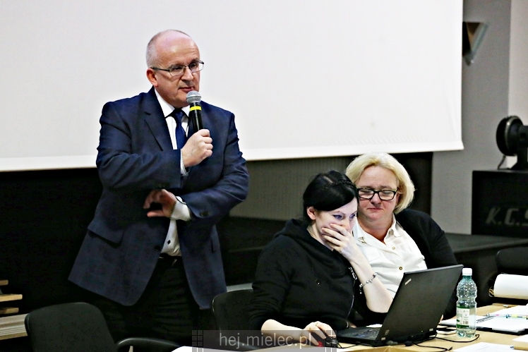Otwarta rozprawa administracyjna dotycząca firmy Kronospan