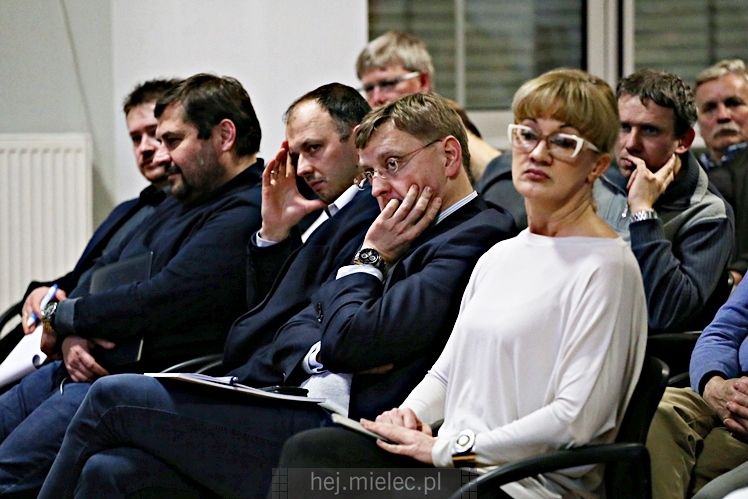 Otwarta rozprawa administracyjna dotycząca firmy Kronospan