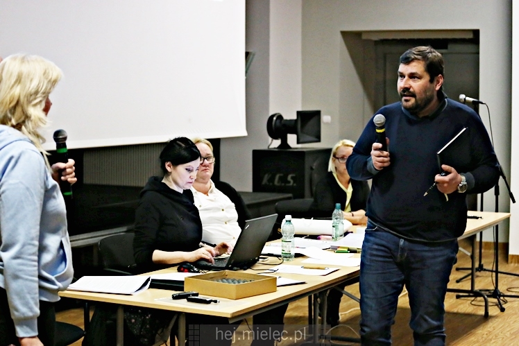 Otwarta rozprawa administracyjna dotycząca firmy Kronospan
