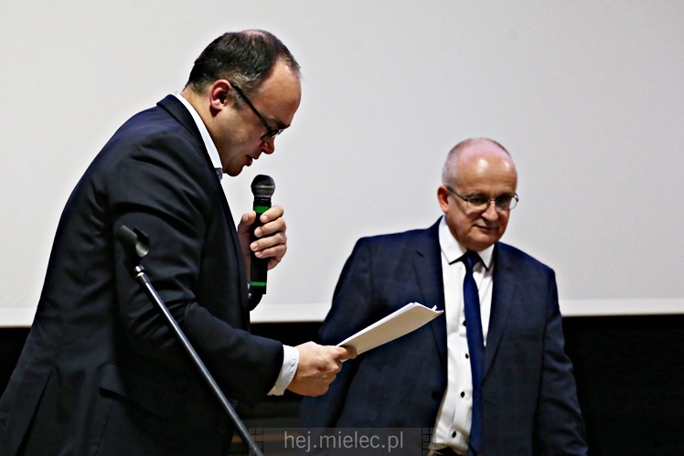 Otwarta rozprawa administracyjna dotycząca firmy Kronospan