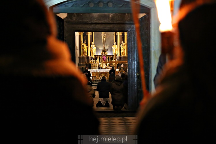Drogi Krzyżowe ulicami Mielca