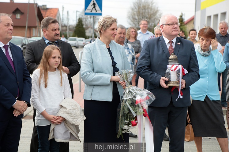 Nadanie imion Dębom Niezłomnych, inscenizacja bitwy NSZ - NKWD