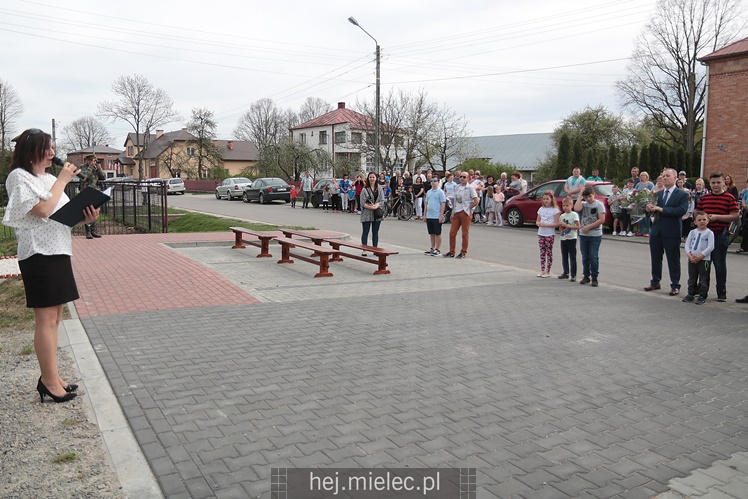 Nadanie imion Dębom Niezłomnych, inscenizacja bitwy NSZ - NKWD