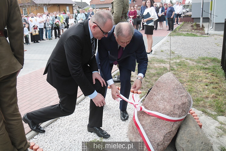 Nadanie imion Dębom Niezłomnych, inscenizacja bitwy NSZ - NKWD