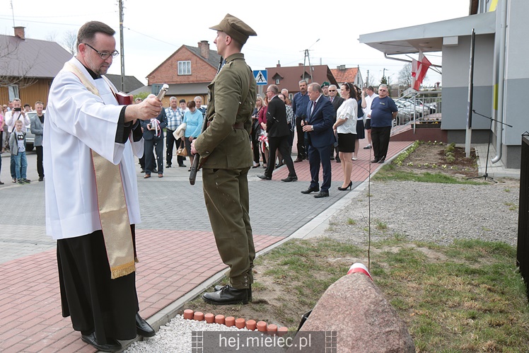 Nadanie imion Dębom Niezłomnych, inscenizacja bitwy NSZ - NKWD