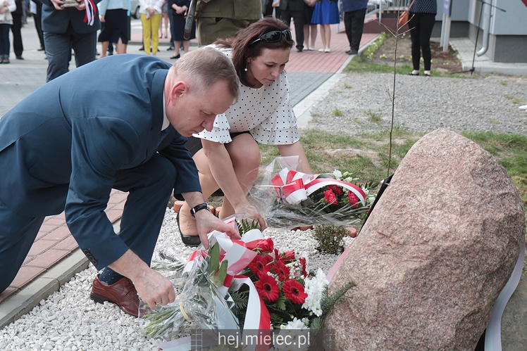 Nadanie imion Dębom Niezłomnych, inscenizacja bitwy NSZ - NKWD