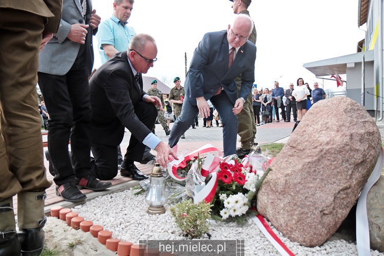 Nadanie imion Dębom Niezłomnych, inscenizacja bitwy NSZ - NKWD