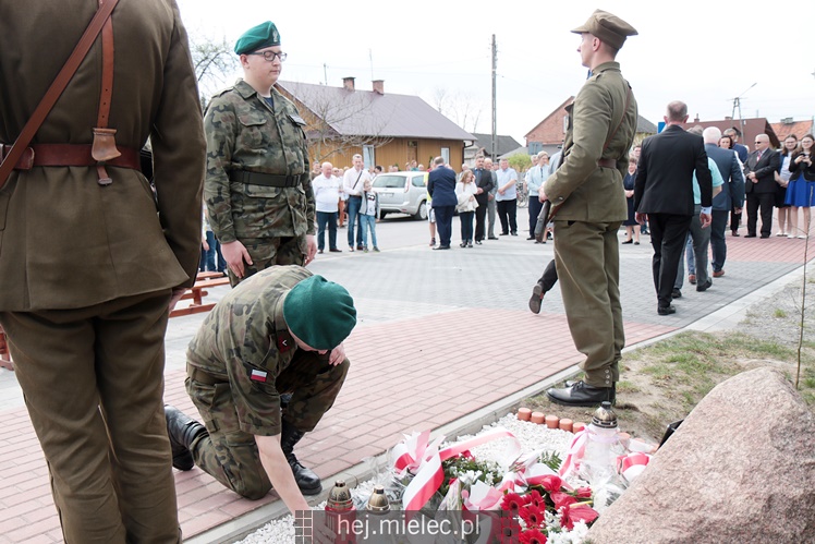 Nadanie imion Dębom Niezłomnych, inscenizacja bitwy NSZ - NKWD