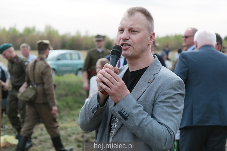 Nadanie imion Dębom Niezłomnych, inscenizacja bitwy NSZ - NKWD