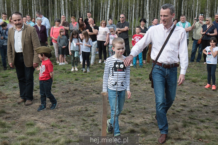 Nadanie imion Dębom Niezłomnych, inscenizacja bitwy NSZ - NKWD