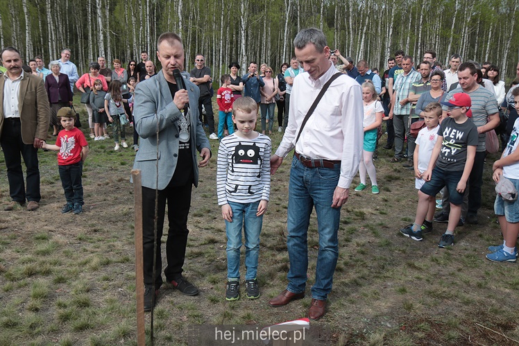 Nadanie imion Dębom Niezłomnych, inscenizacja bitwy NSZ - NKWD