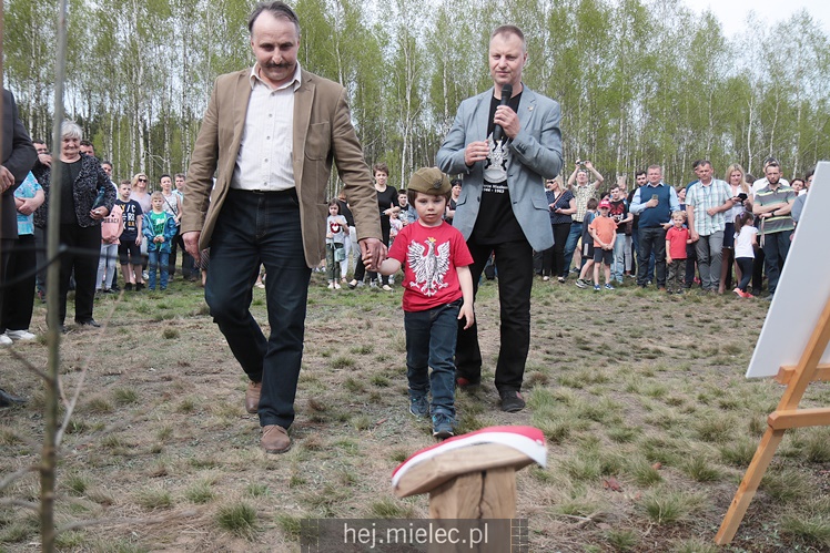 Nadanie imion Dębom Niezłomnych, inscenizacja bitwy NSZ - NKWD