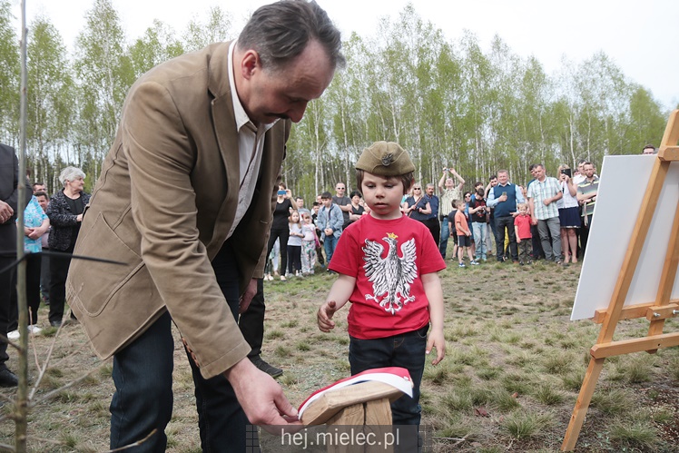 Nadanie imion Dębom Niezłomnych, inscenizacja bitwy NSZ - NKWD