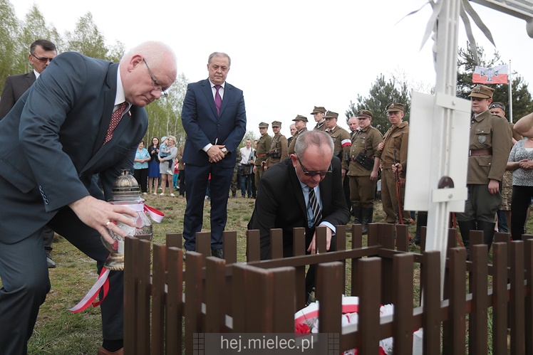Nadanie imion Dębom Niezłomnych, inscenizacja bitwy NSZ - NKWD