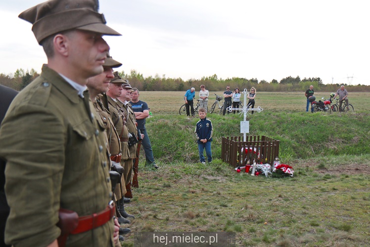 Nadanie imion Dębom Niezłomnych, inscenizacja bitwy NSZ - NKWD
