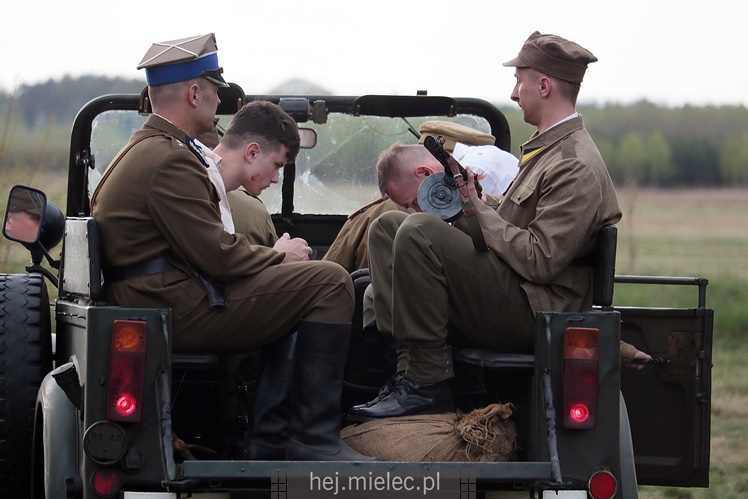 Nadanie imion Dębom Niezłomnych, inscenizacja bitwy NSZ - NKWD