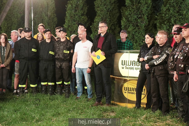 TVN nadawał na żywo z Tuszymy
