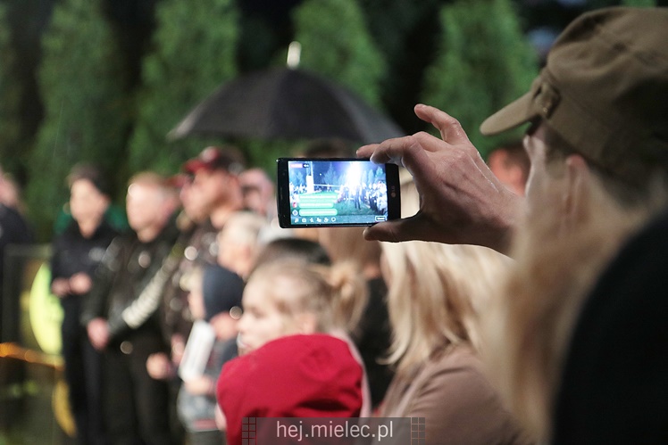 TVN nadawał na żywo z Tuszymy