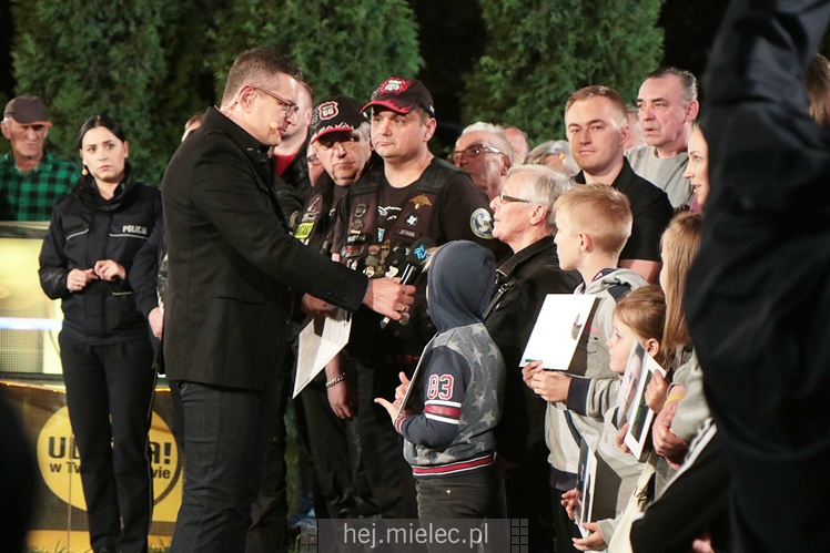 TVN nadawał na żywo z Tuszymy