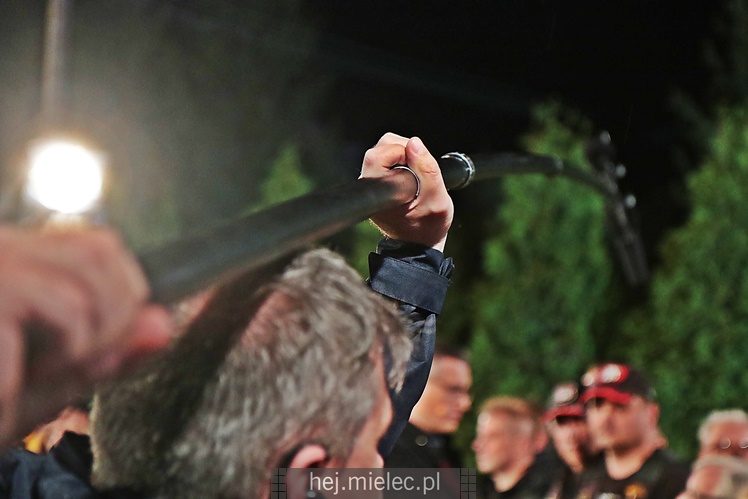 TVN nadawał na żywo z Tuszymy