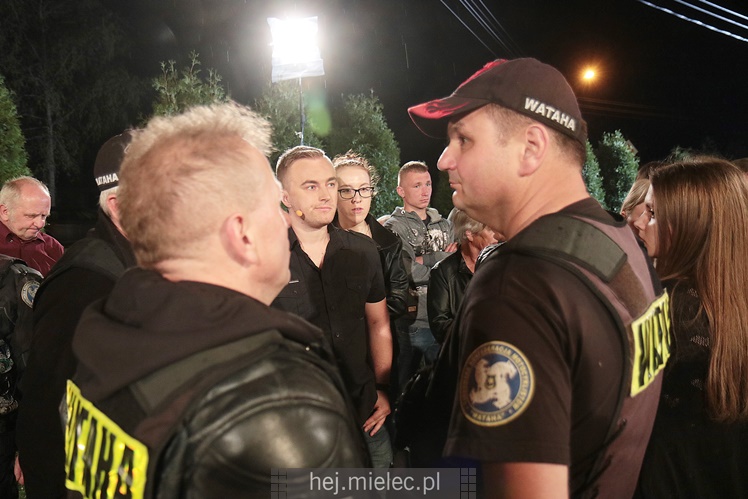 TVN nadawał na żywo z Tuszymy