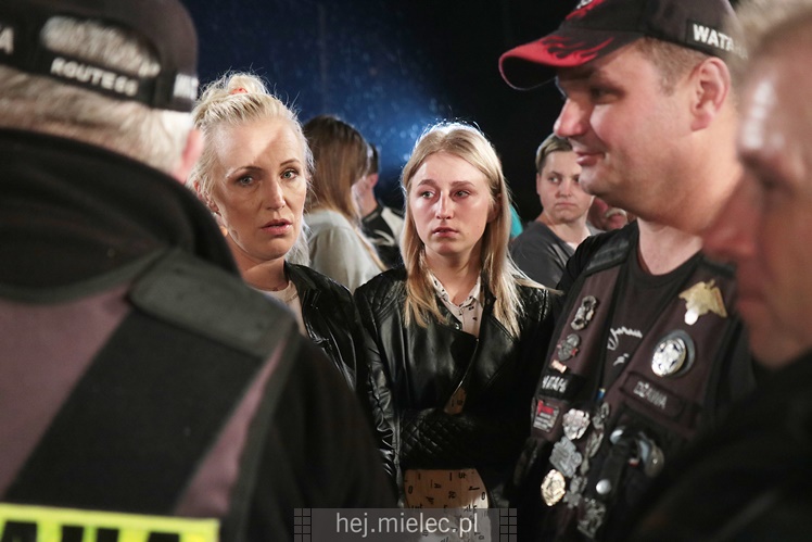 TVN nadawał na żywo z Tuszymy