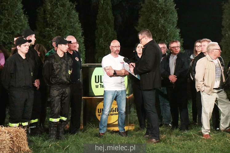TVN nadawał na żywo z Tuszymy