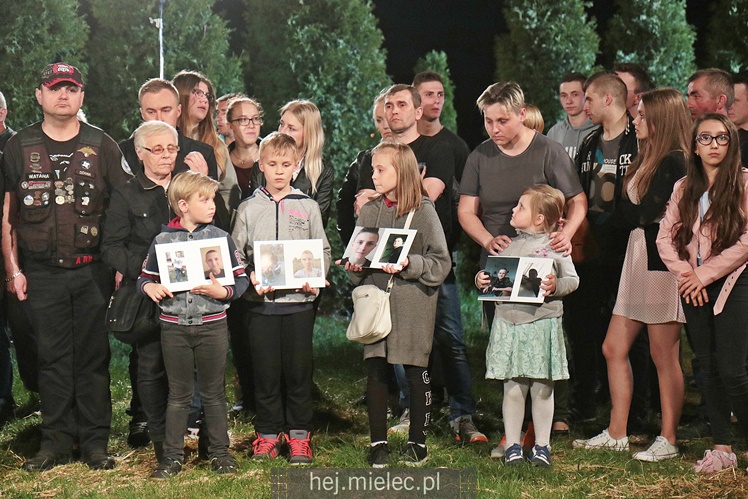 TVN nadawał na żywo z Tuszymy