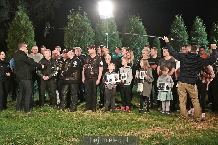 TVN nadawał na żywo z Tuszymy