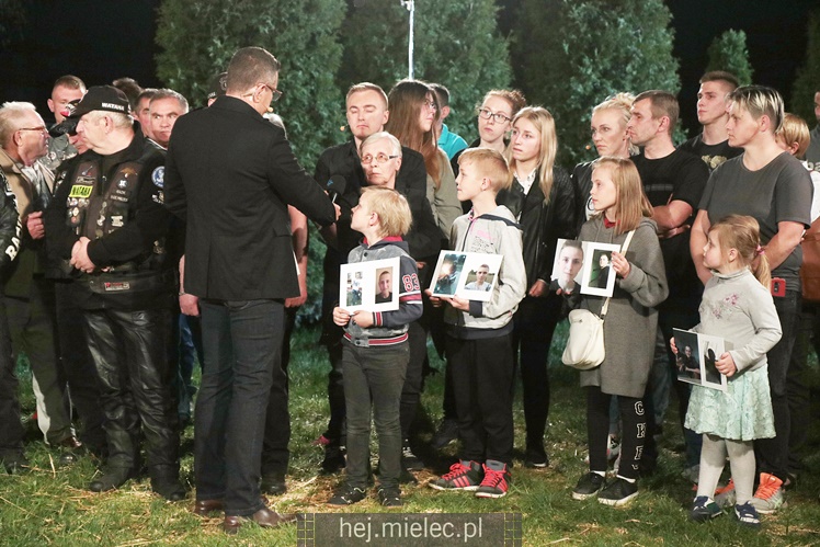TVN nadawał na żywo z Tuszymy