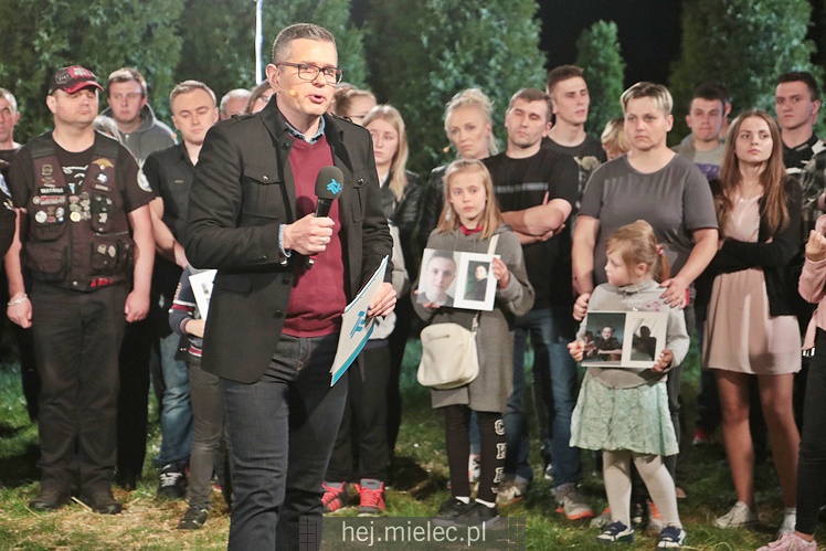 TVN nadawał na żywo z Tuszymy