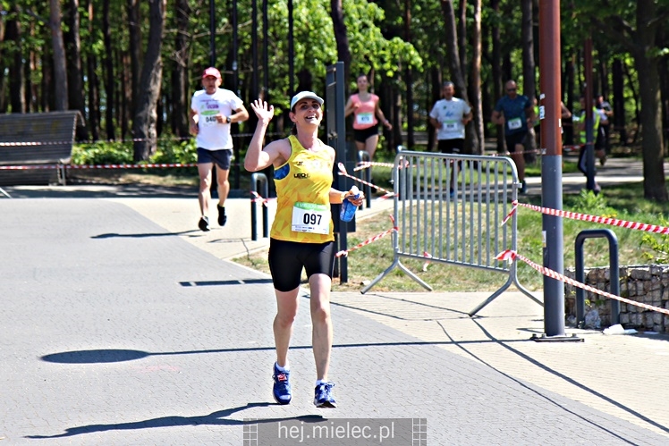 II Mielecka Dycha z JOY FITNESS: start i bieg przez Park Leśny