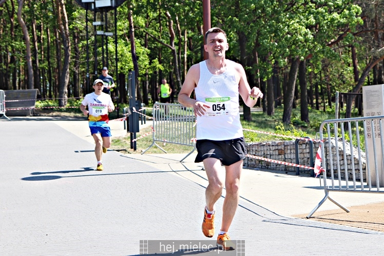 II Mielecka Dycha z JOY FITNESS: start i bieg przez Park Leśny
