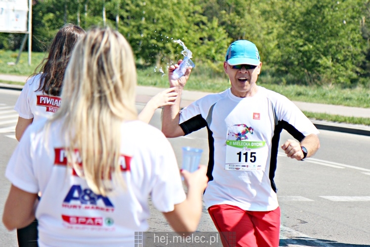 II Mielecka Dycha z JOY FITNESS: biegacze na ulicy Szafera